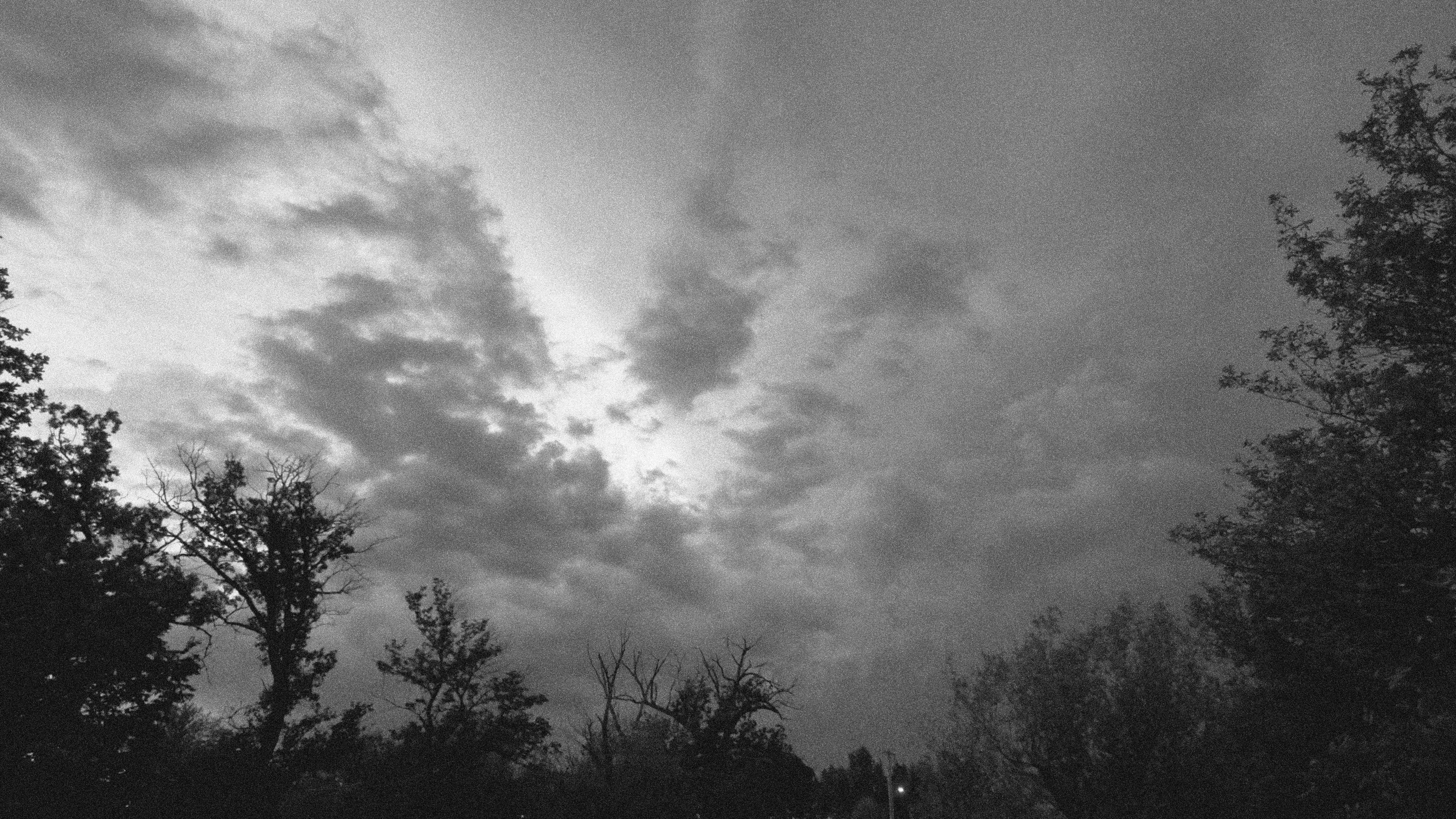 DARK CLOUDS STREETLAMP